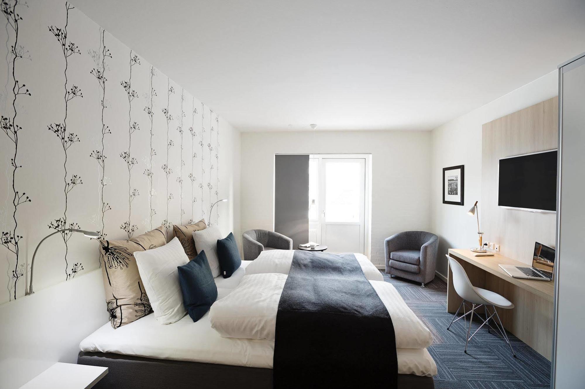 Hotel Jernbanegade Kibaek Bagian luar foto