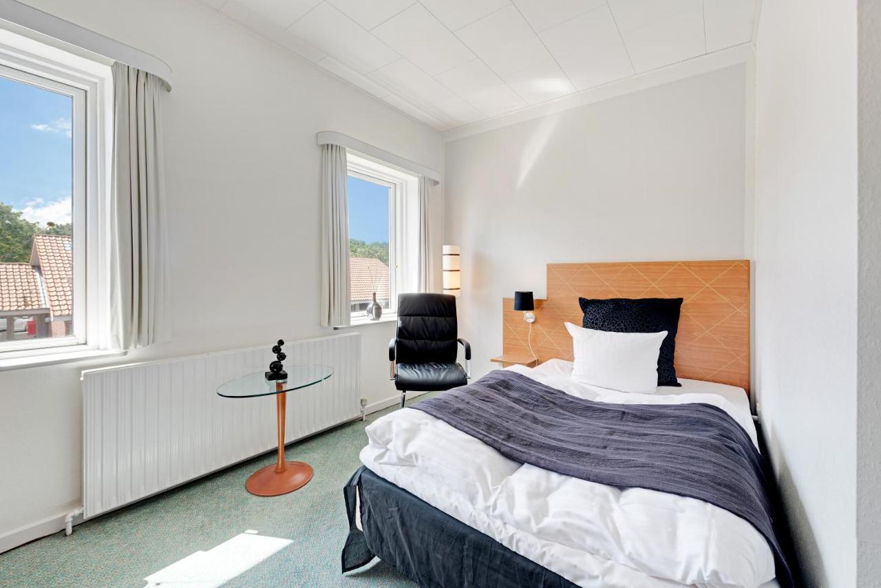 Hotel Jernbanegade Kibaek Bagian luar foto
