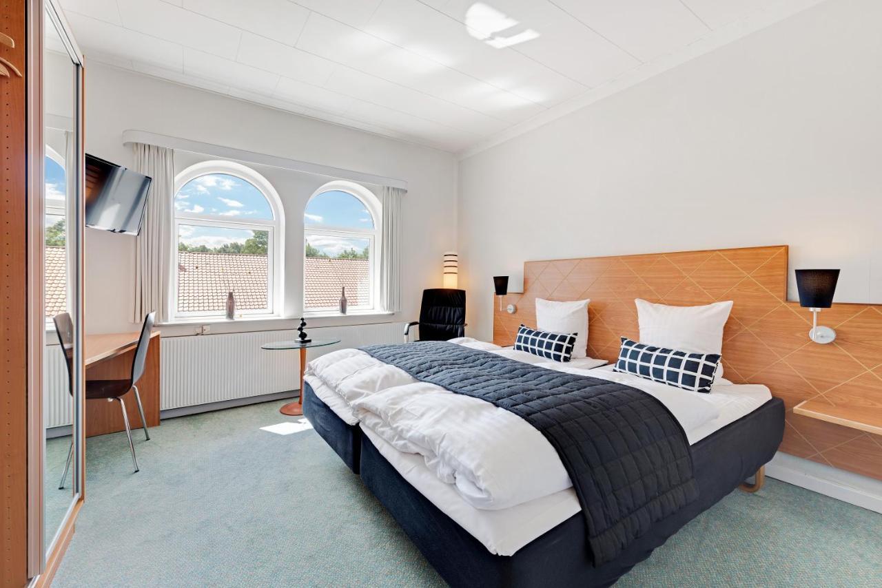 Hotel Jernbanegade Kibaek Bagian luar foto